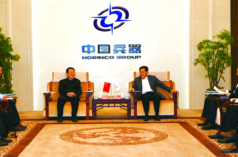 DSC_5985石巖會(huì)見(jiàn)西工大書記.png